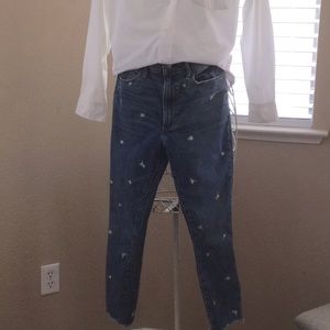 Cute jeans with pretty flower detail